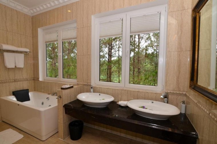 Jasmine Luxury Garden View Twin